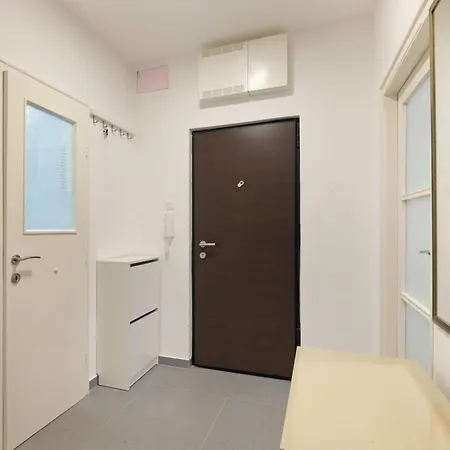 The 7 - Modern Flat With Terrace Near Parliament, Center * Beograd