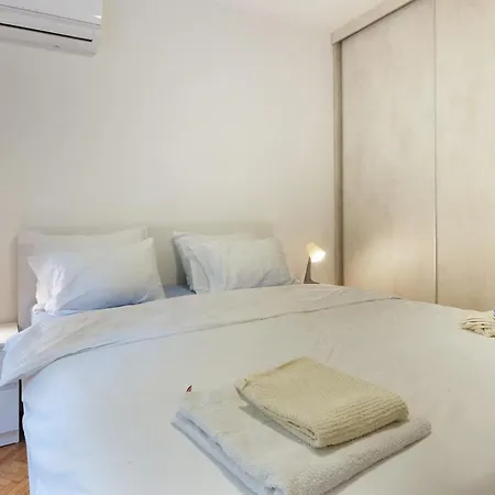 The 7 - Modern Flat With Terrace Near Parliament, Center *