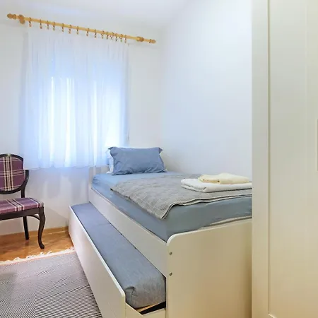 Apartmán The 7 - Modern Flat With Terrace Near Parliament, Center